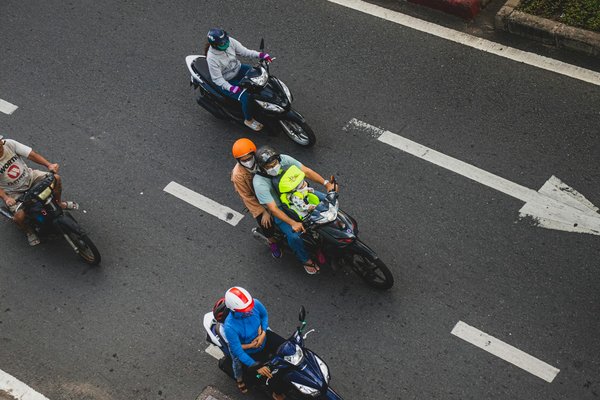 Quelle est l'importance des bornes de recharge rapide pour les véhicules électriques ?